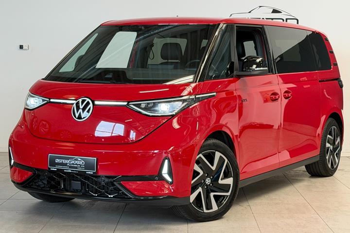 Rød VW ID.Buzz fra 2025 set udefra