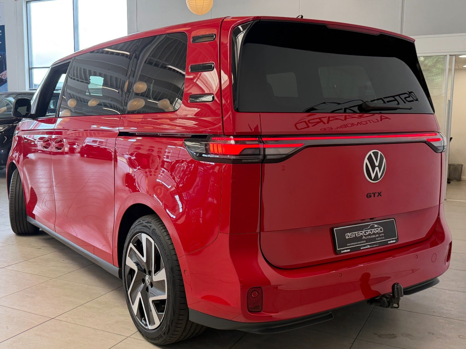 Rød VW ID.Buzz fra 2025
