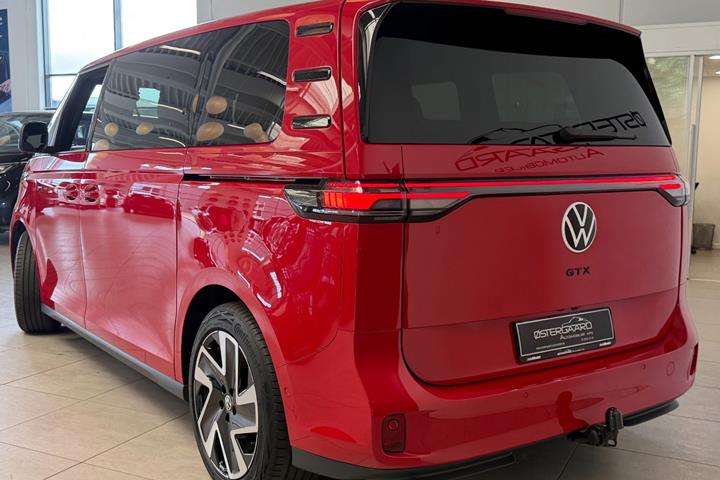 Rød VW ID.Buzz fra 2025