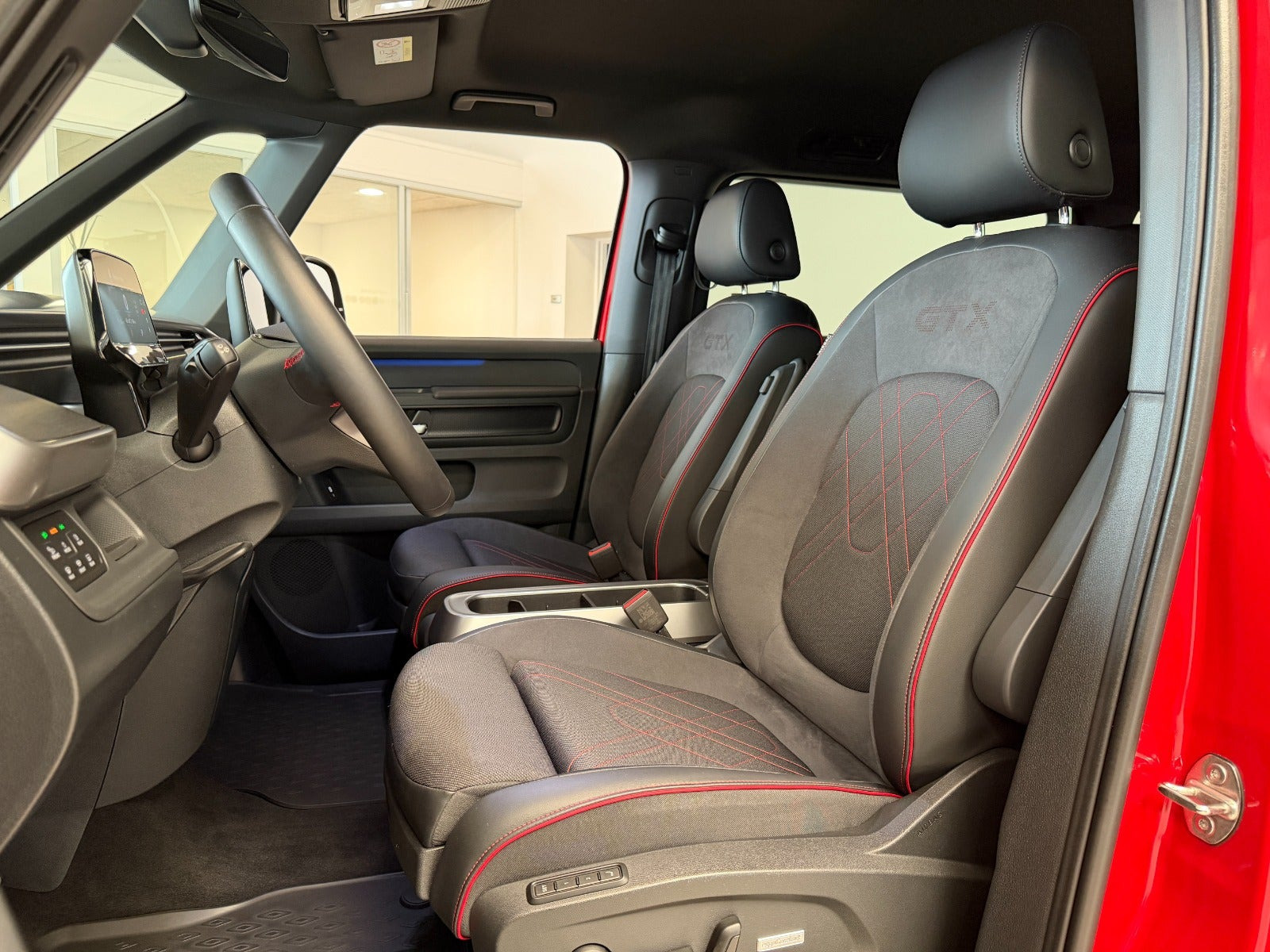 Rød VW ID.Buzz fra 2025
