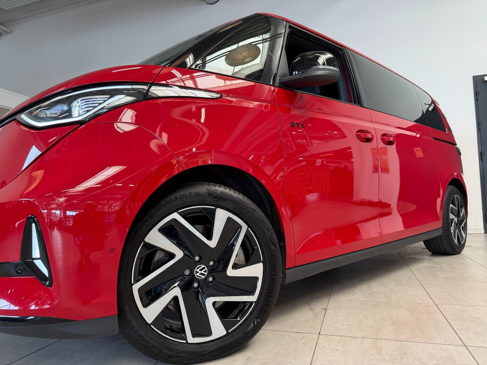 Rød VW ID.Buzz fra 2025