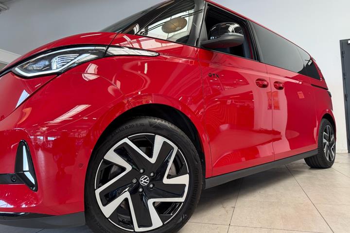 Rød VW ID.Buzz fra 2025