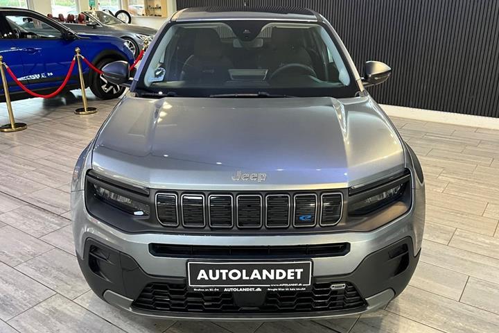 Sølv Jeep Avenger fra 2023