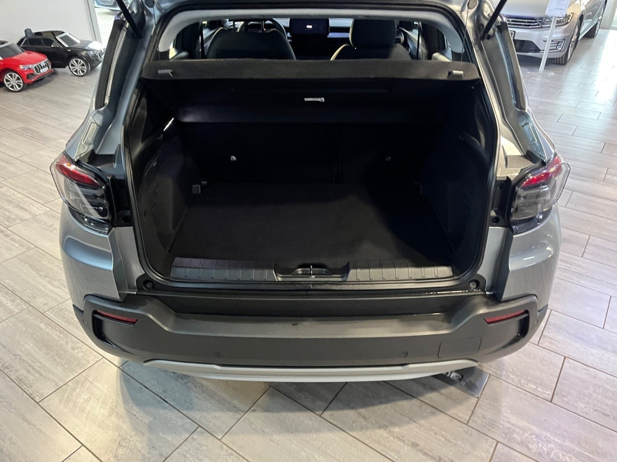 Sølv Jeep Avenger fra 2023