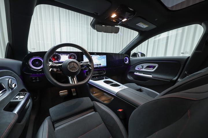 Grå Mercedes CLA350 fra 2025