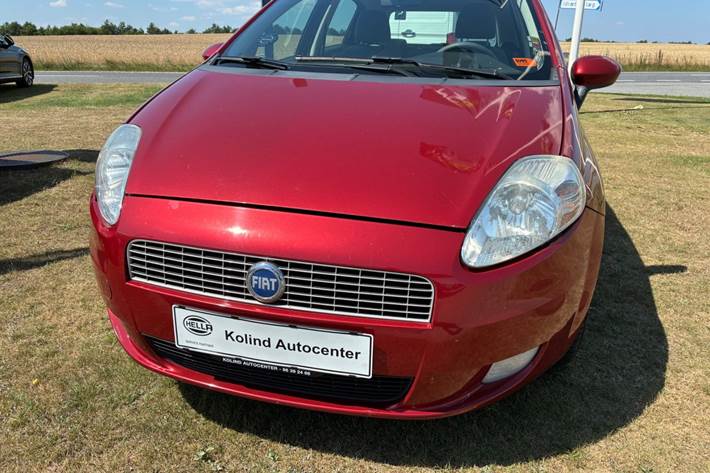 Rød Fiat Punto fra 2006