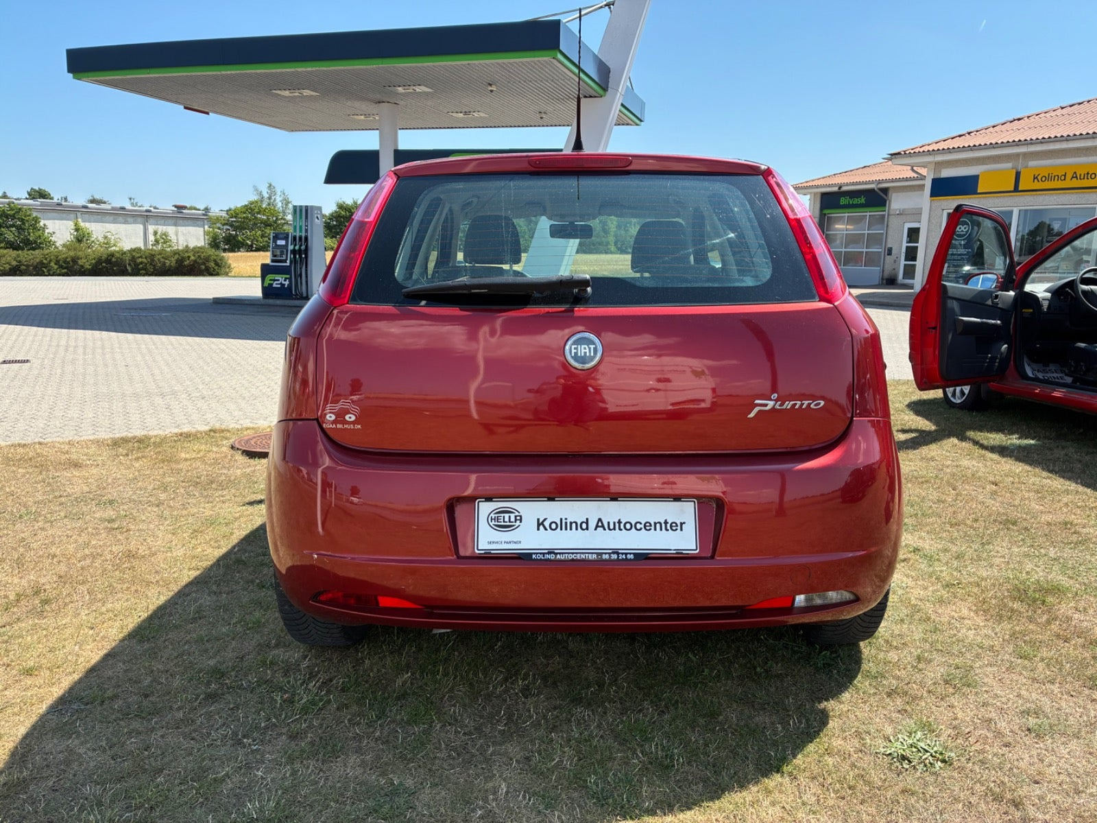 Rød Fiat Punto fra 2006