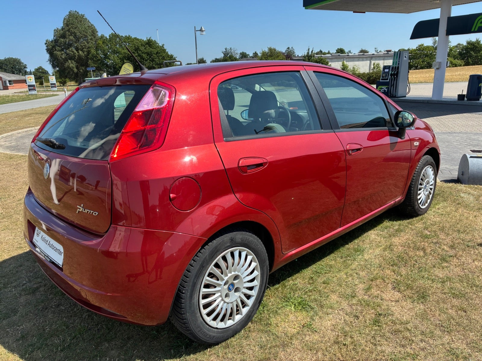 Rød Fiat Punto fra 2006