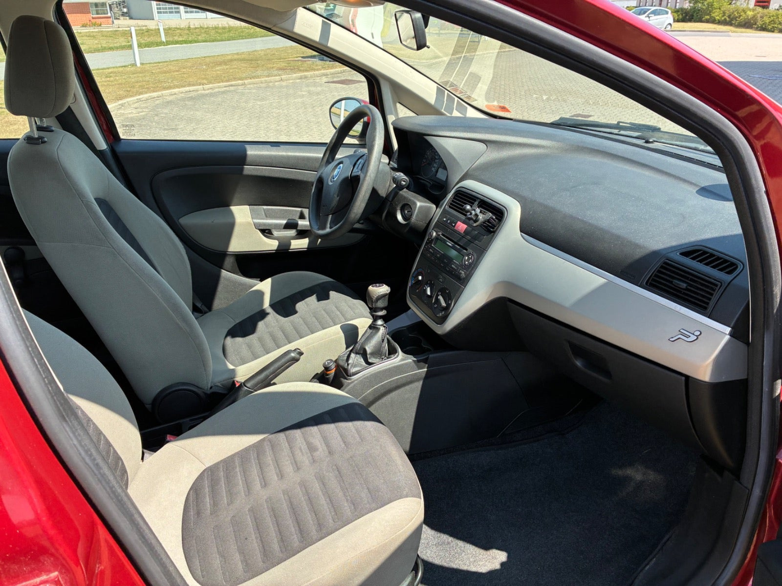 Rød Fiat Punto fra 2006