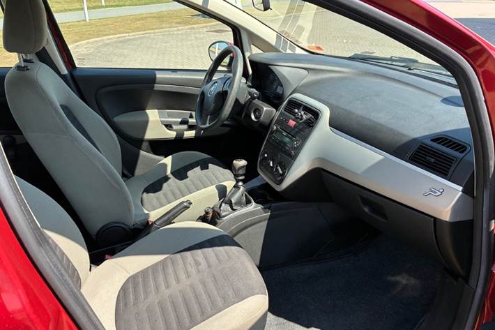 Rød Fiat Punto fra 2006