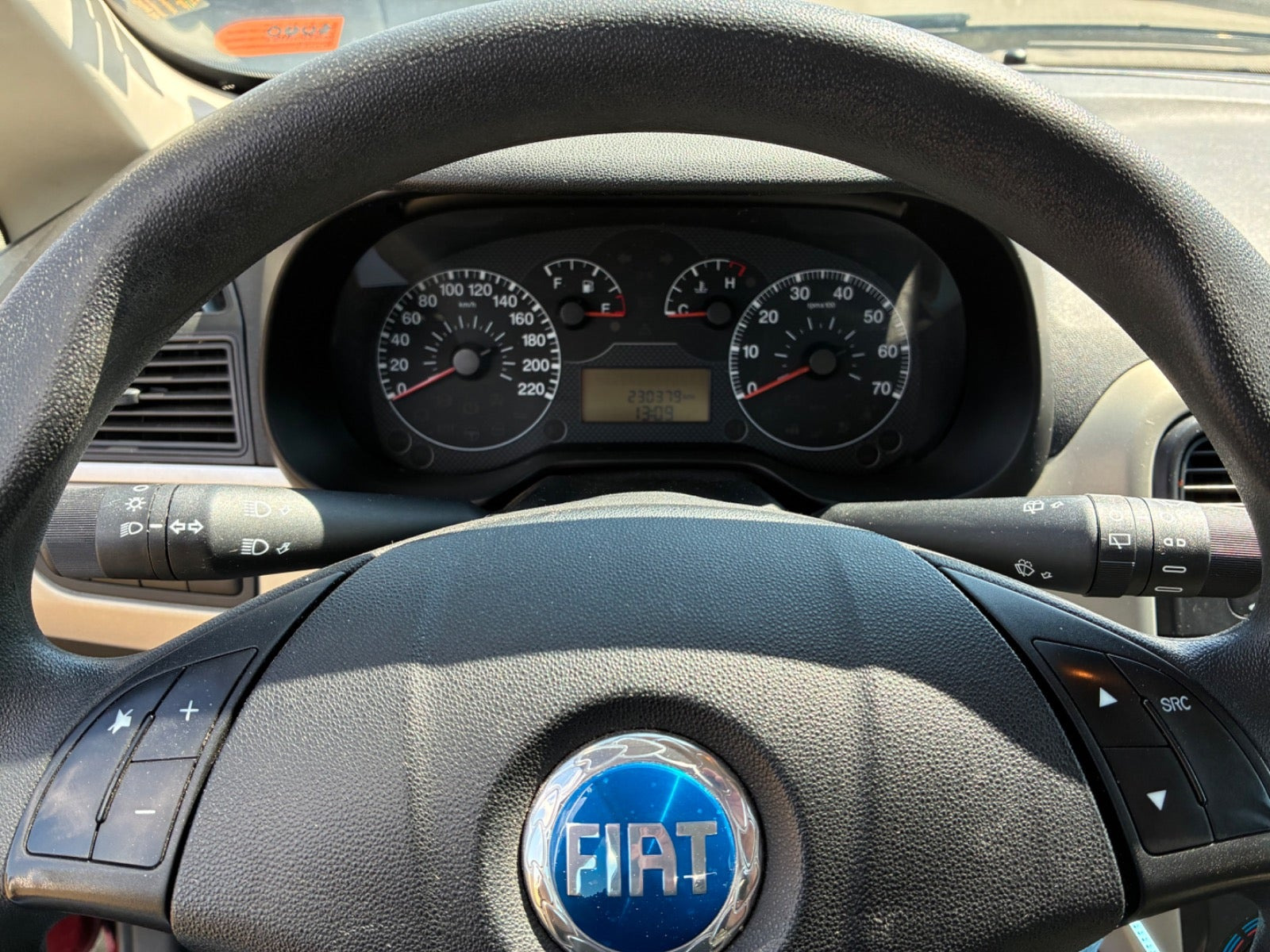 Rød Fiat Punto fra 2006