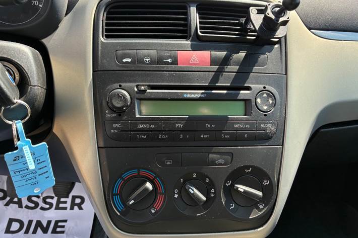 Rød Fiat Punto fra 2006