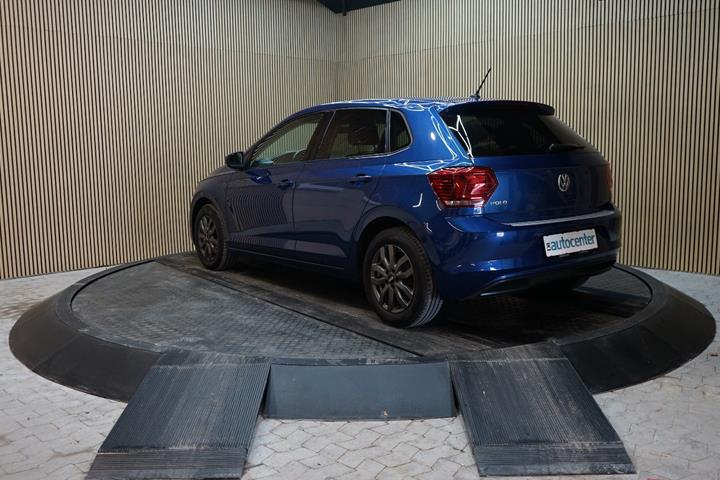 Blå VW Polo fra 2018