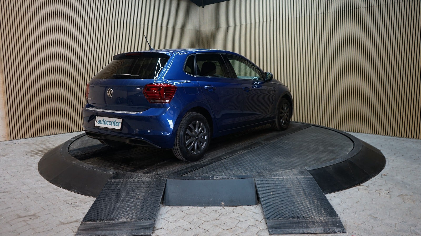 Blå VW Polo fra 2018