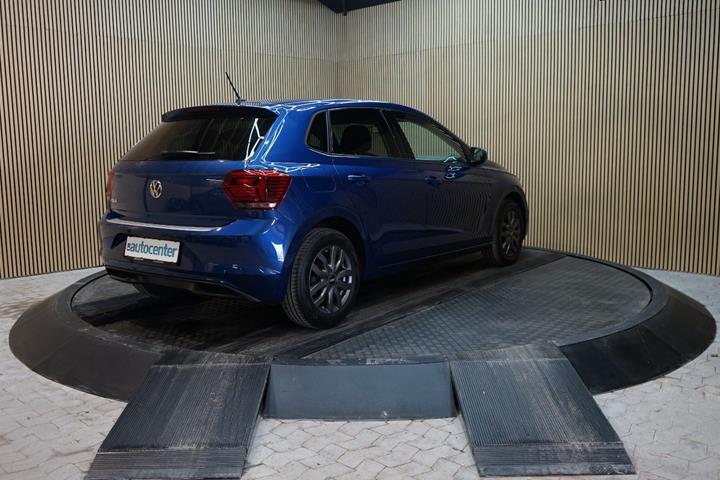 Blå VW Polo fra 2018