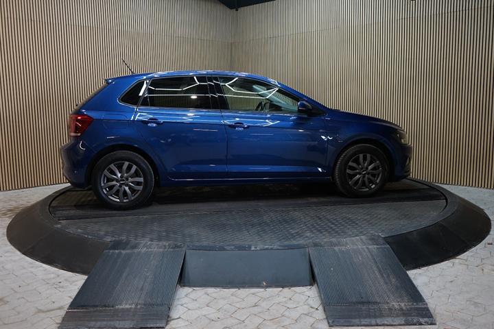 Blå VW Polo fra 2018
