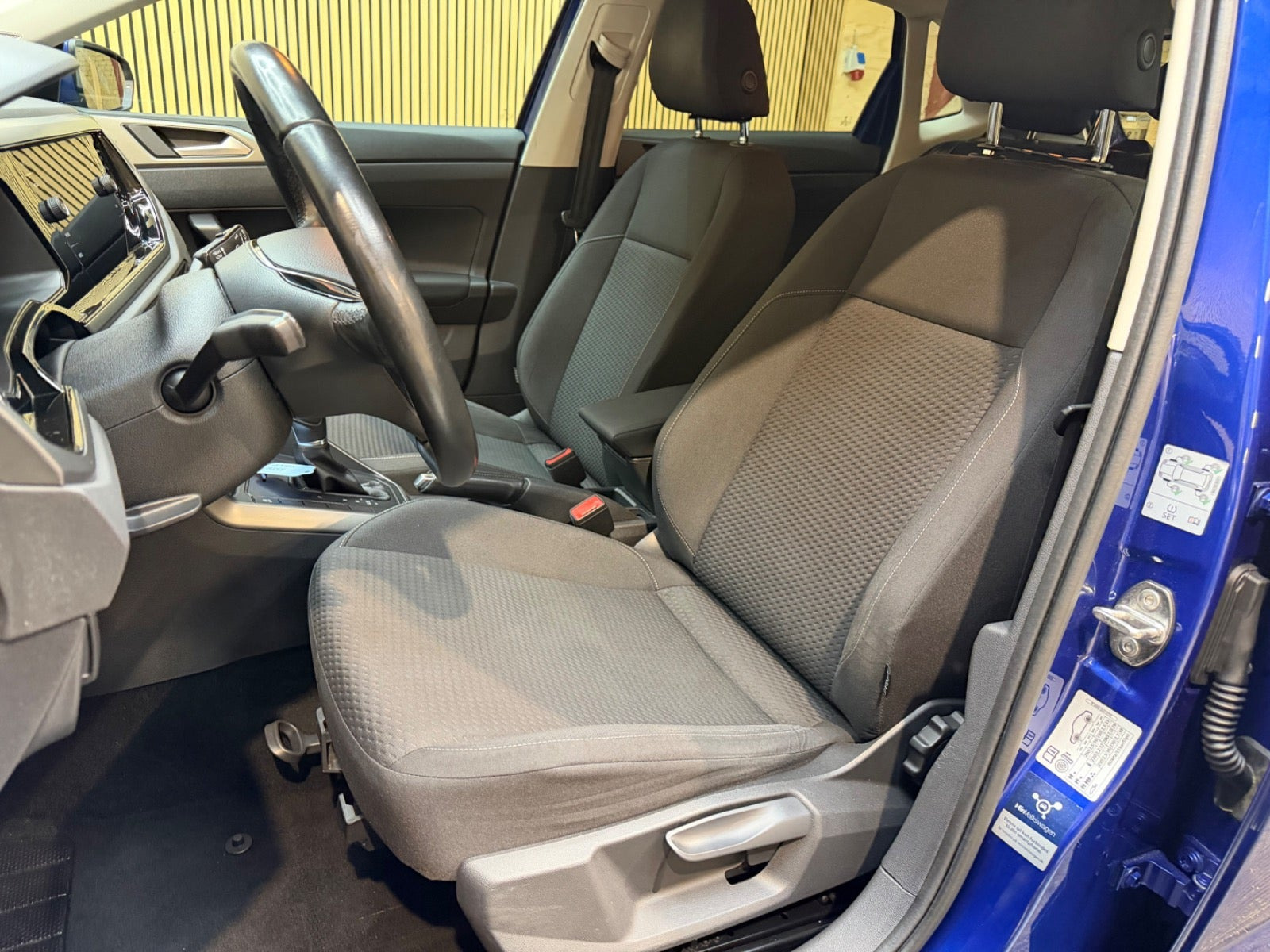Blå VW Polo fra 2018