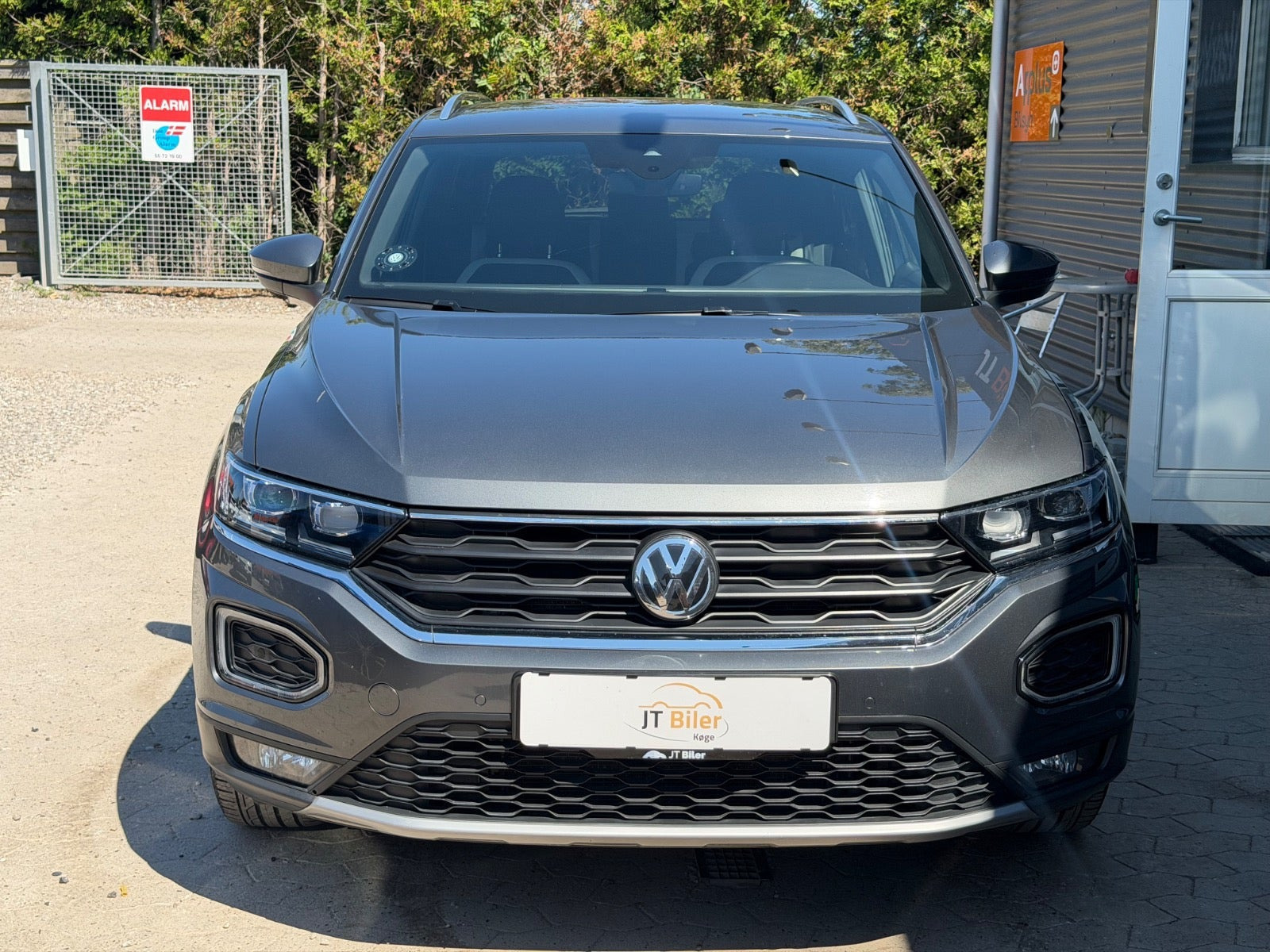 Grå VW T-Roc fra 2018