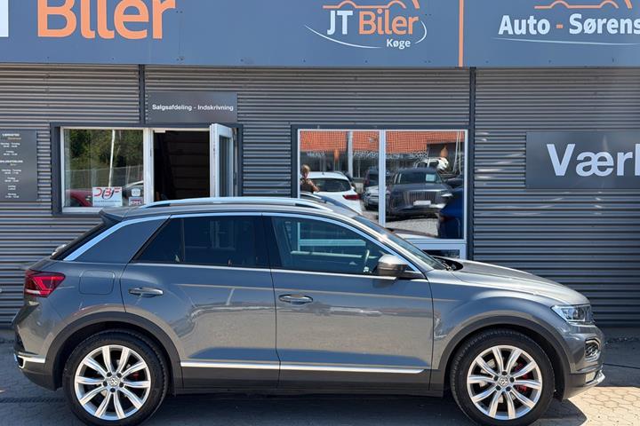 Grå VW T-Roc fra 2018