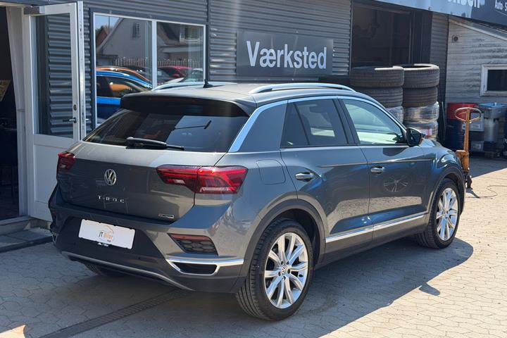Grå VW T-Roc fra 2018