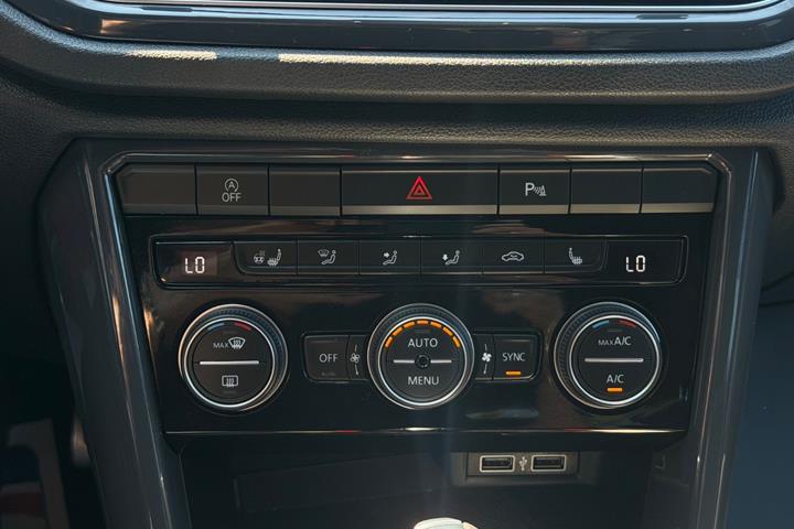 Grå VW T-Roc fra 2018