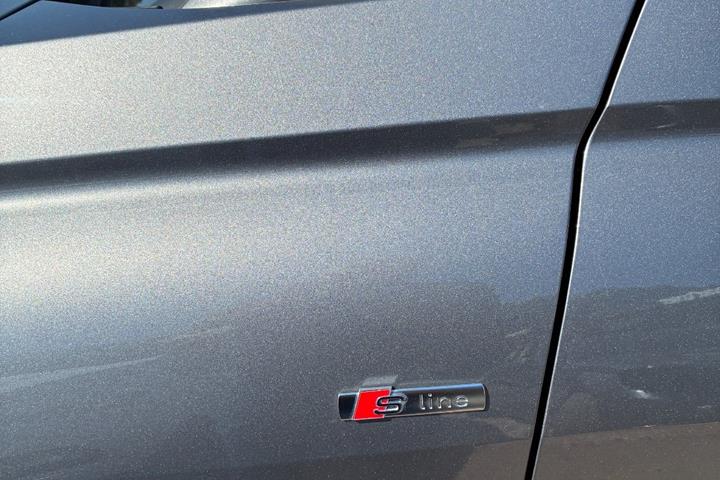 undefined Audi Q4 e-tron fra 2024