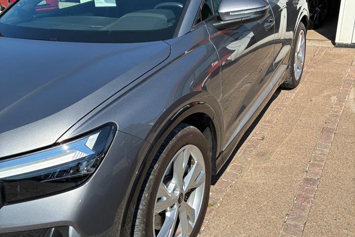 undefined Audi Q4 e-tron fra 2024
