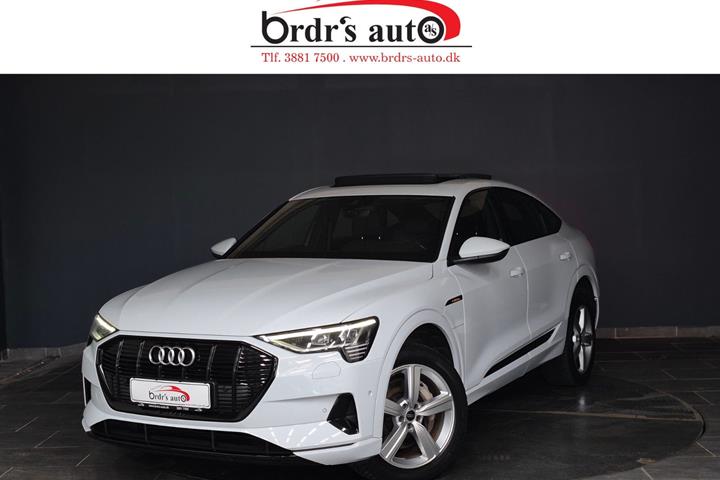 Hvid Audi e-tron fra 2020 set udefra
