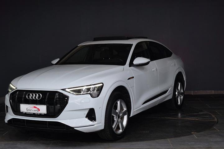 Hvid Audi e-tron fra 2020