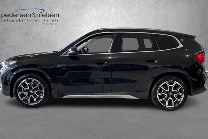 Sort BMW iX1 fra 2025
