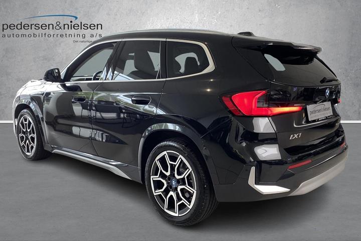 Sort BMW iX1 fra 2025