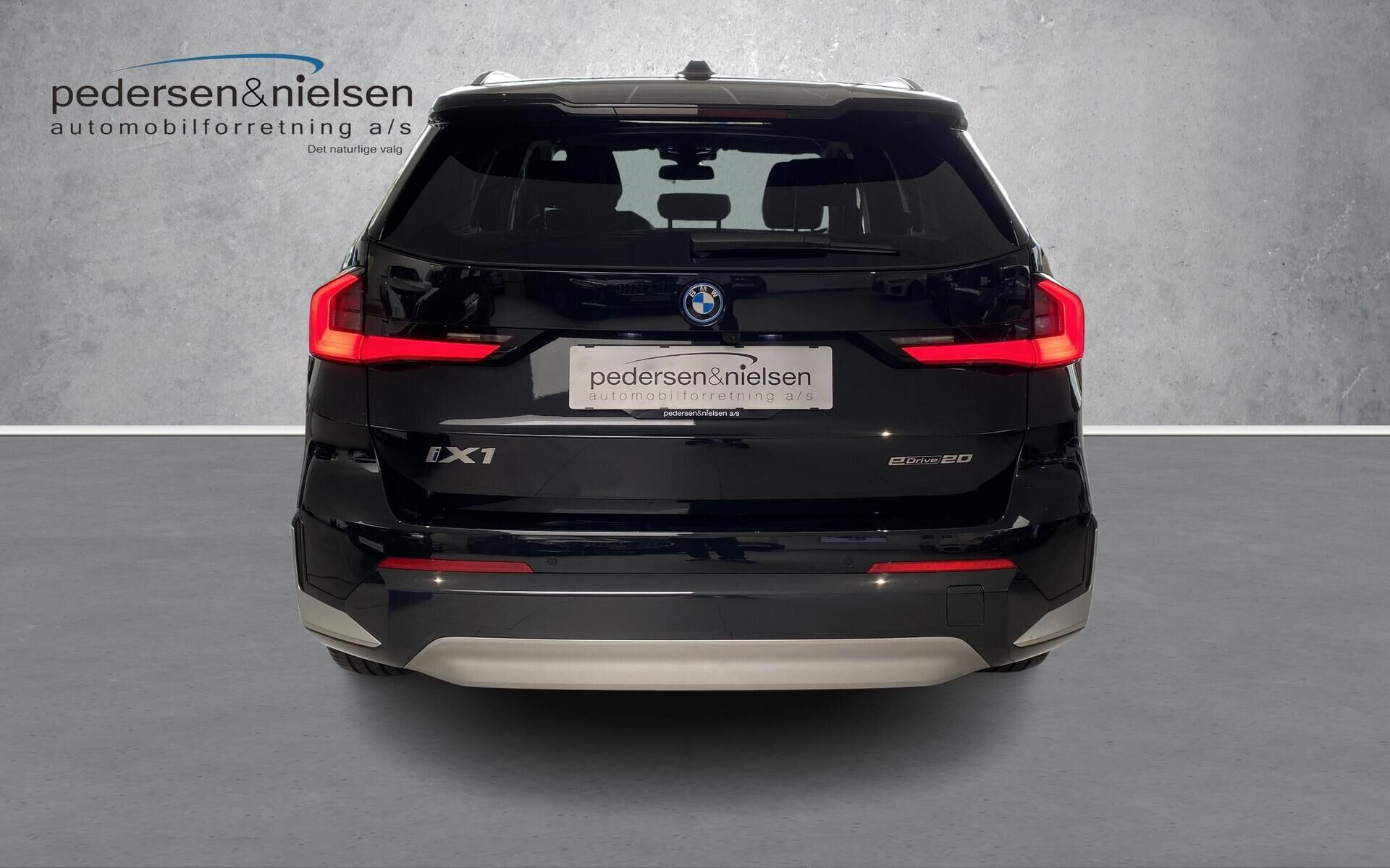 Sort BMW iX1 fra 2025
