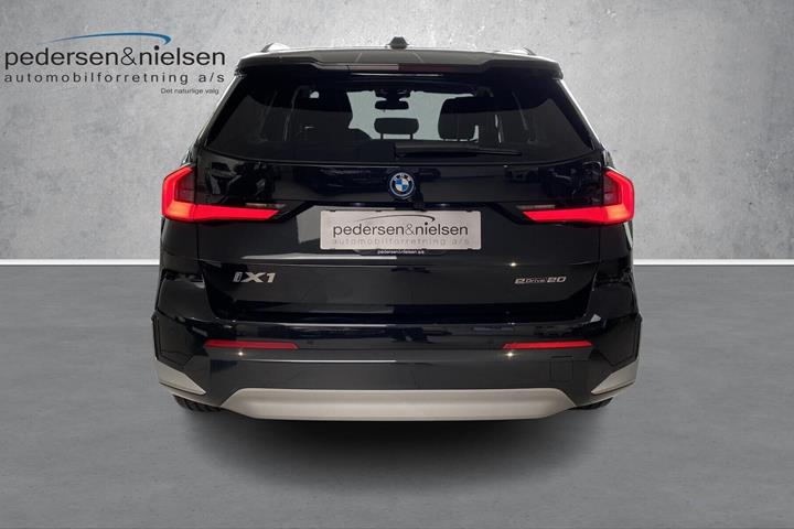 Sort BMW iX1 fra 2025