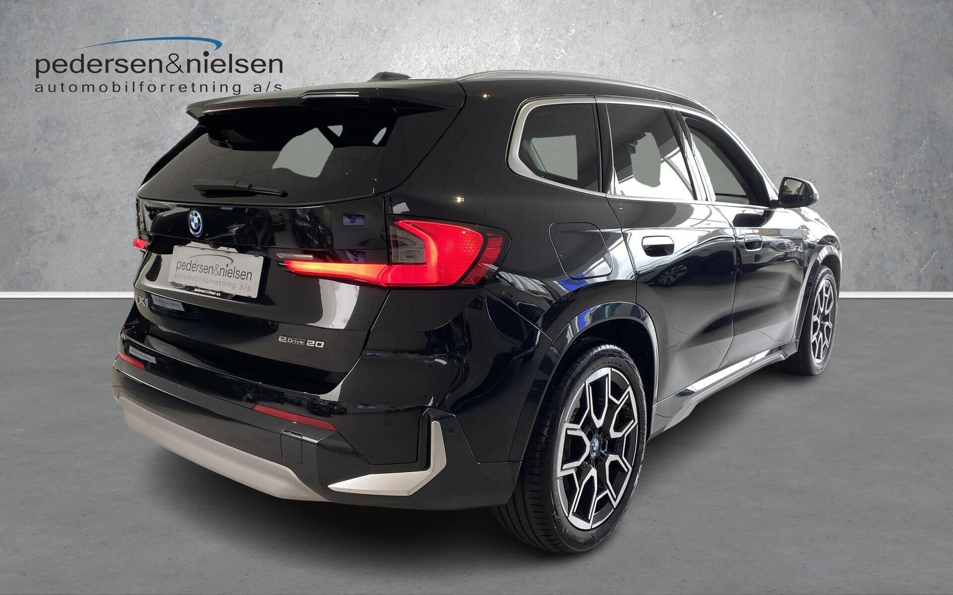 Sort BMW iX1 fra 2025