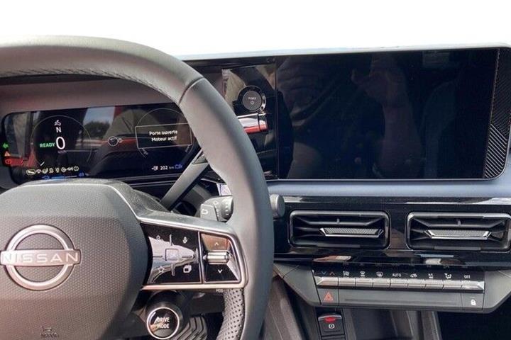 Rød Nissan Micra fra 2025