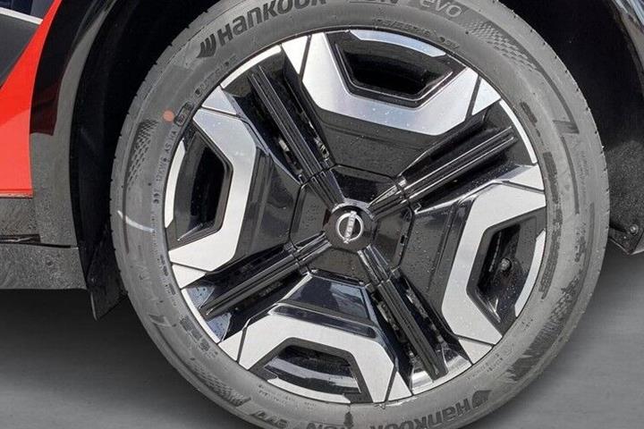 Rød Nissan Micra fra 2025