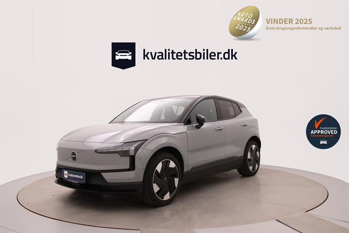 Grå Volvo EX30 fra 2024 set udefra