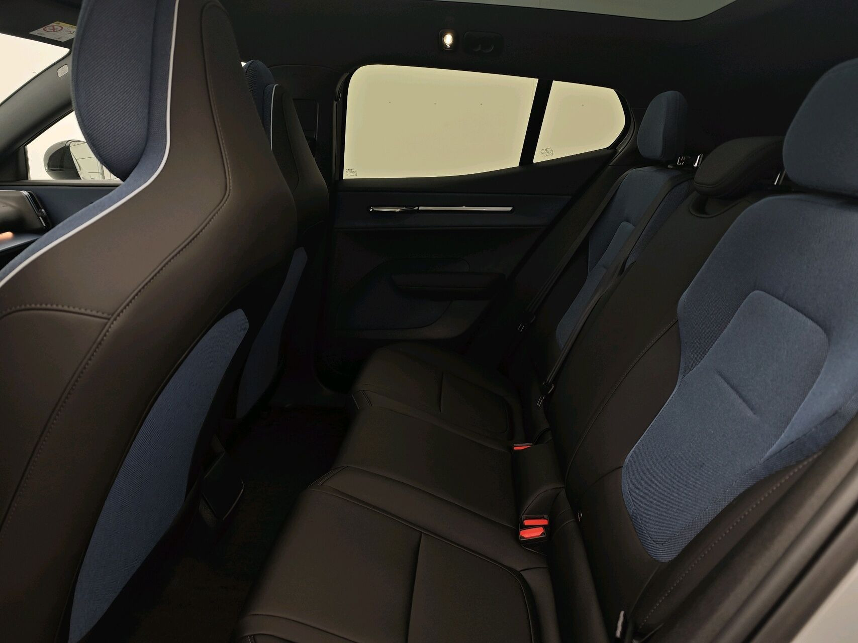 Grå Volvo EX30 fra 2024