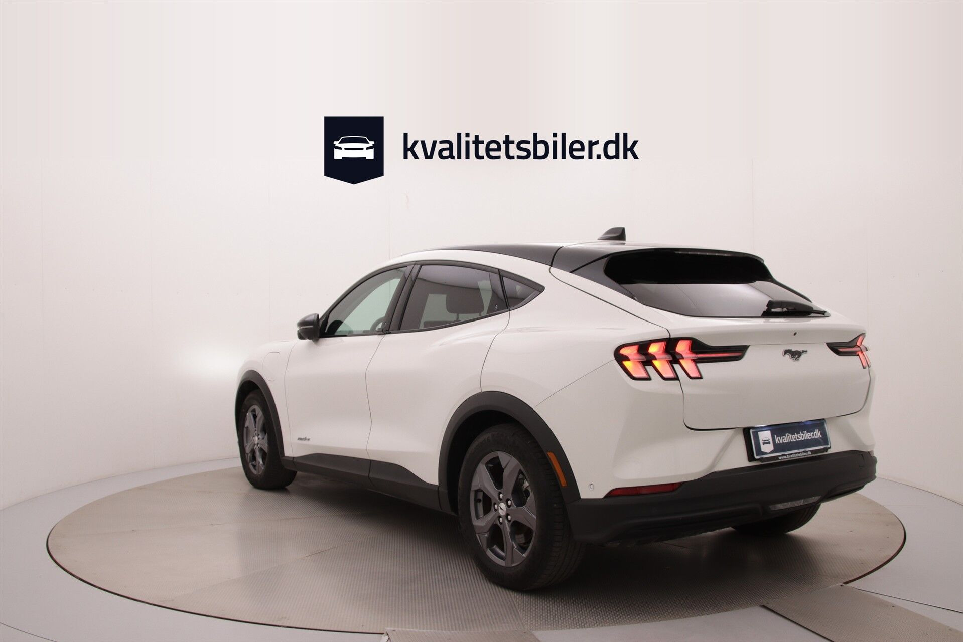 Hvid Ford Mustang Mach-E fra 2024