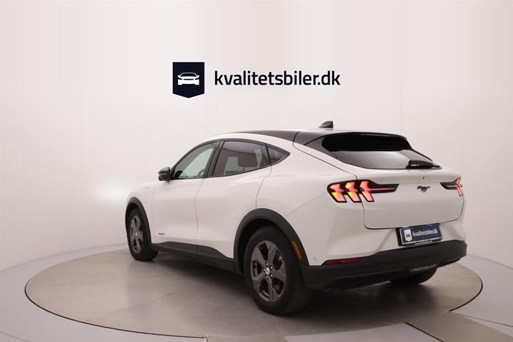 Hvid Ford Mustang Mach-E fra 2024