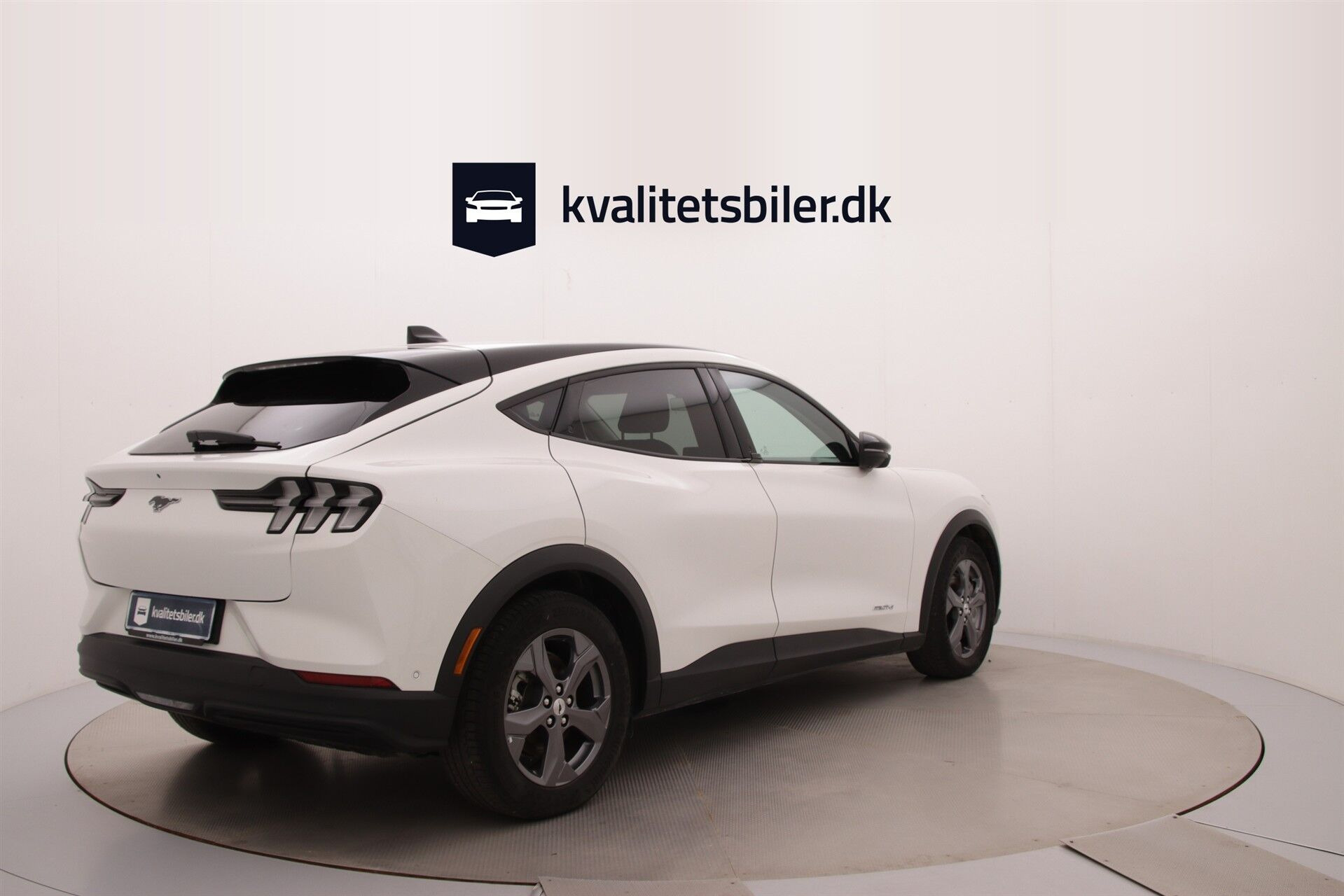 Hvid Ford Mustang Mach-E fra 2024