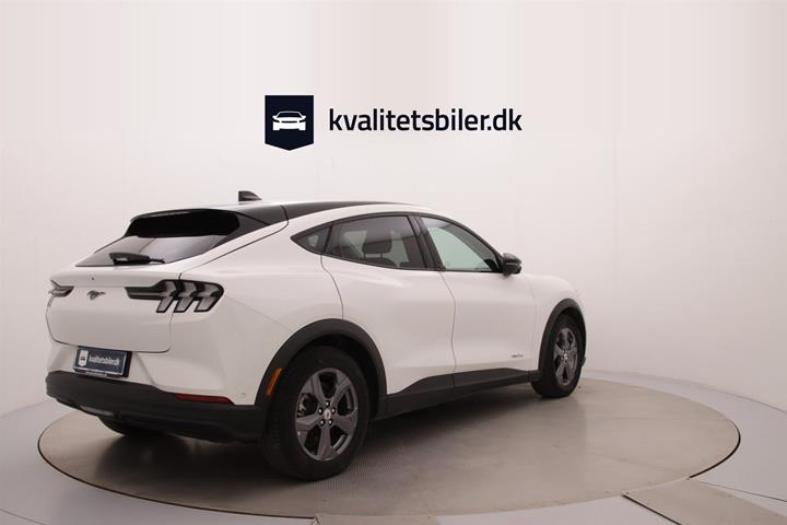 Hvid Ford Mustang Mach-E fra 2024