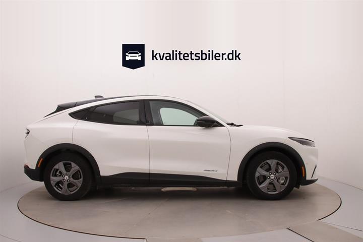 Hvid Ford Mustang Mach-E fra 2024