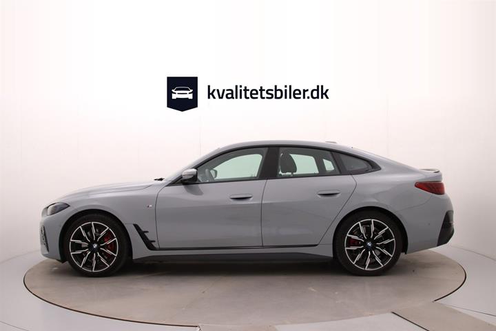 Grå BMW i4 fra 2025