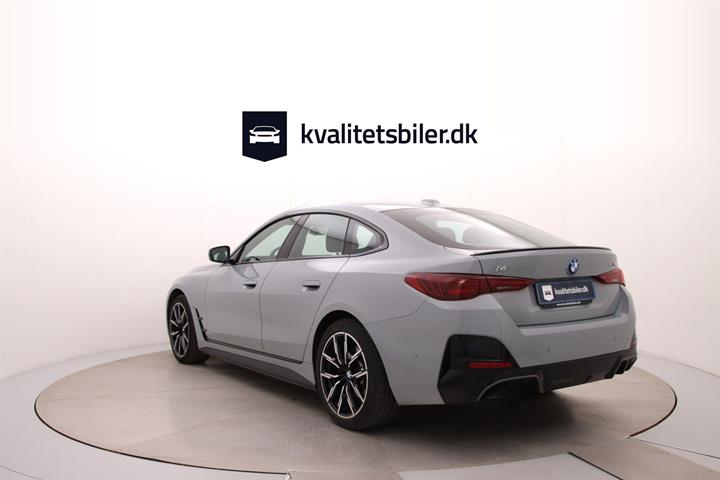 Grå BMW i4 fra 2025