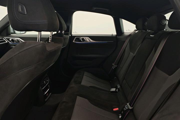 Grå BMW i4 fra 2025