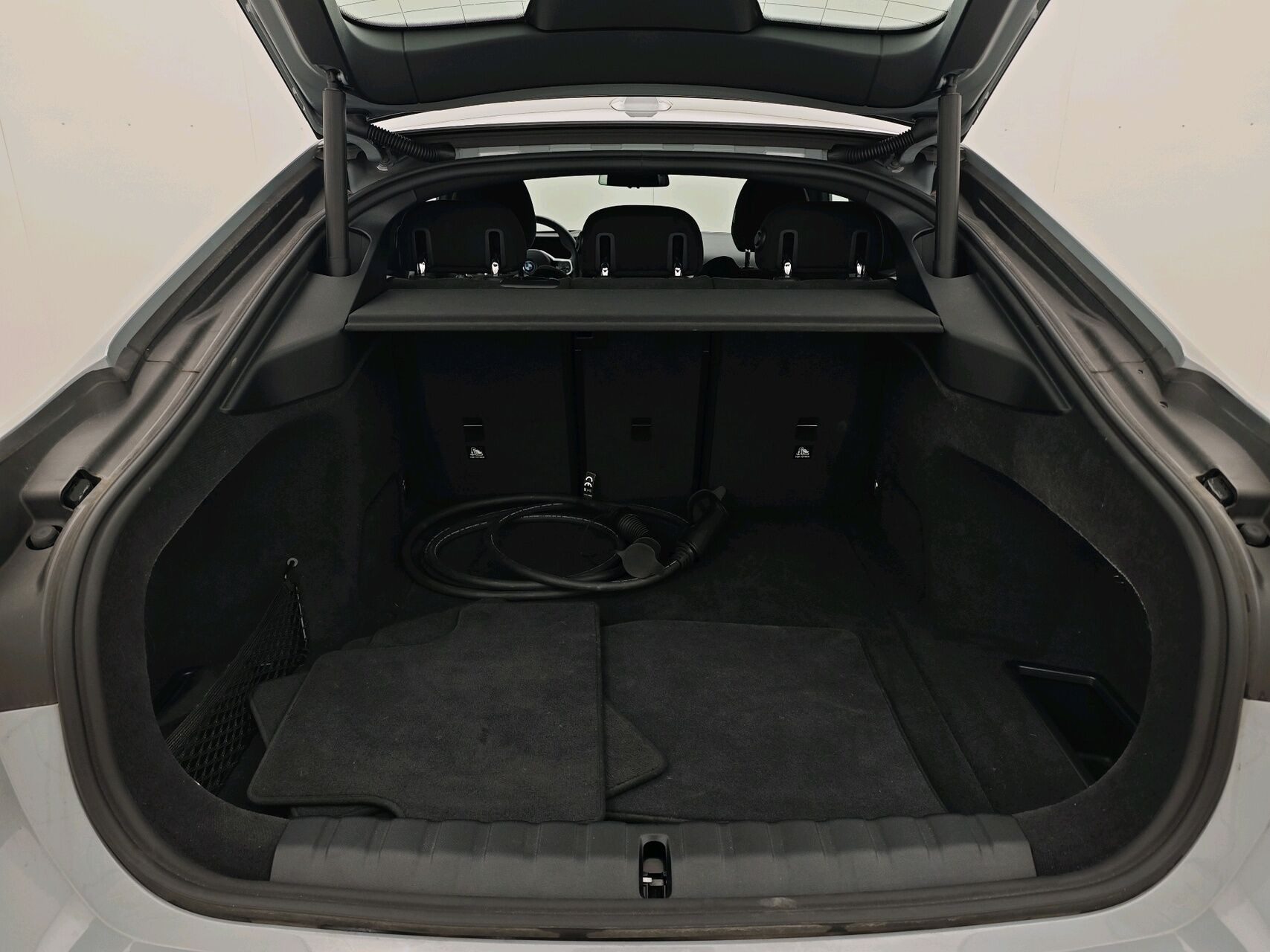 Grå BMW i4 fra 2025