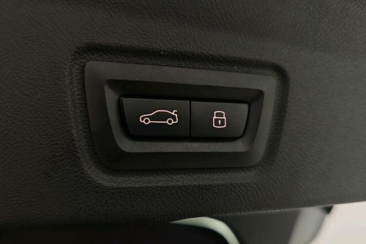 Grå BMW i4 fra 2025