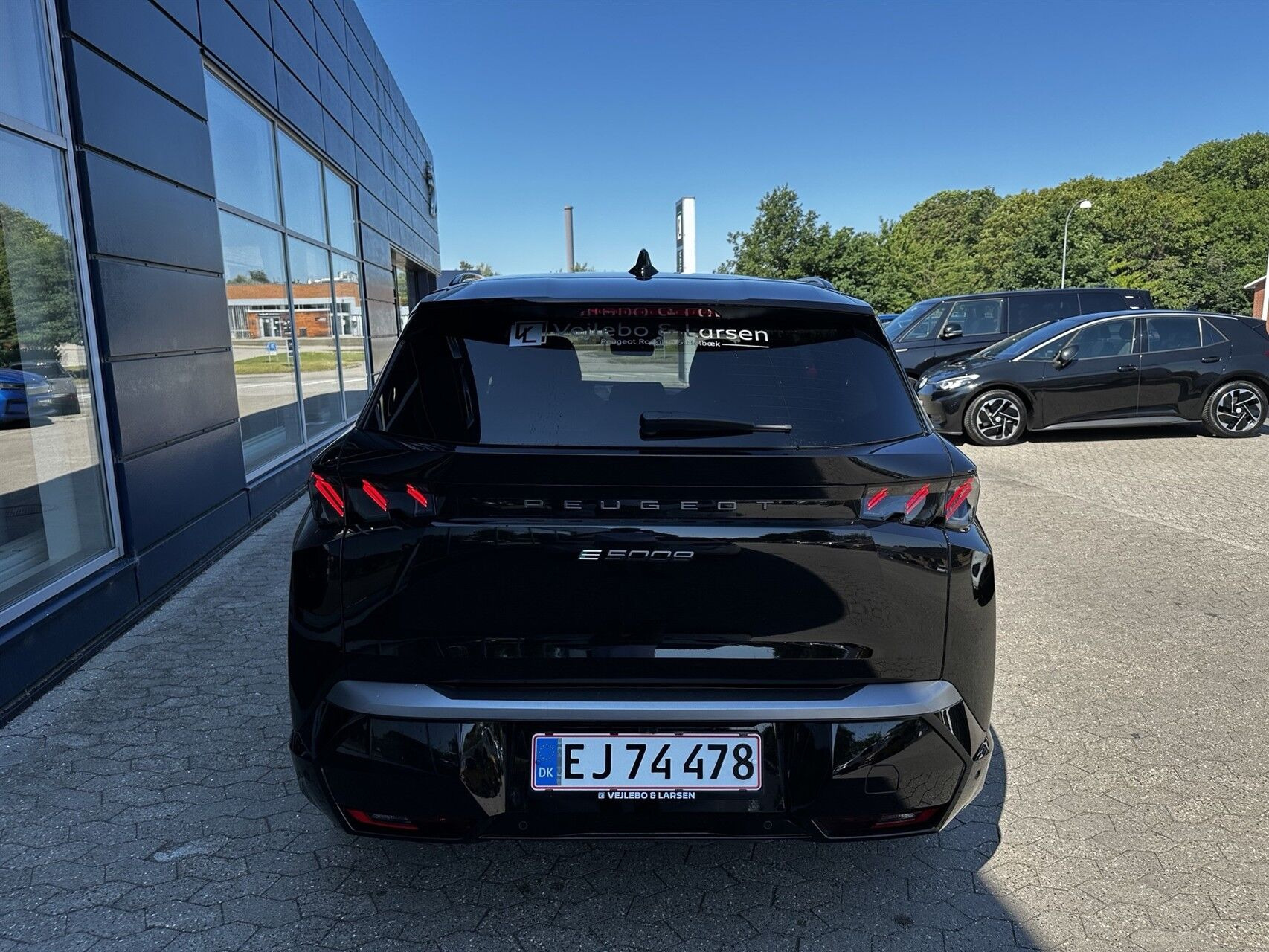 Sort Peugeot Peugeot fra 2025 set udefra