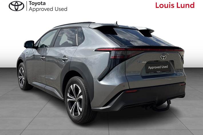 Grå Toyota BZ4X fra 2024